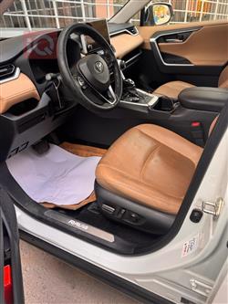 تۆیۆتا ڕاڤ 4